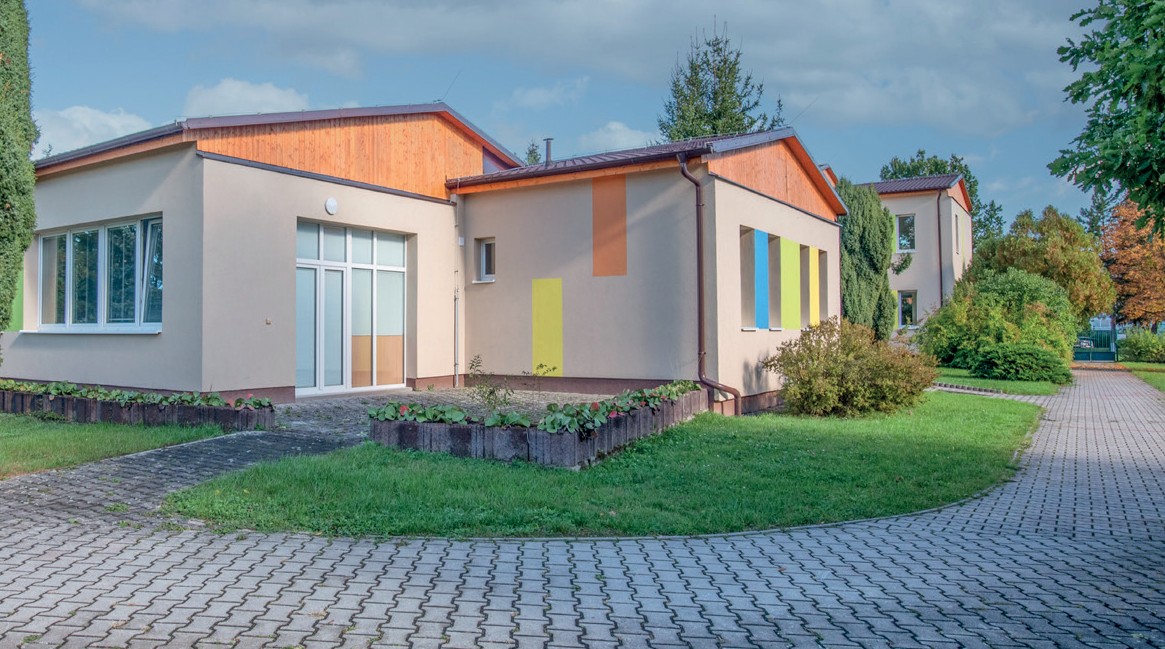 Rekonstruovaná budova mateřské školy na sídlišti